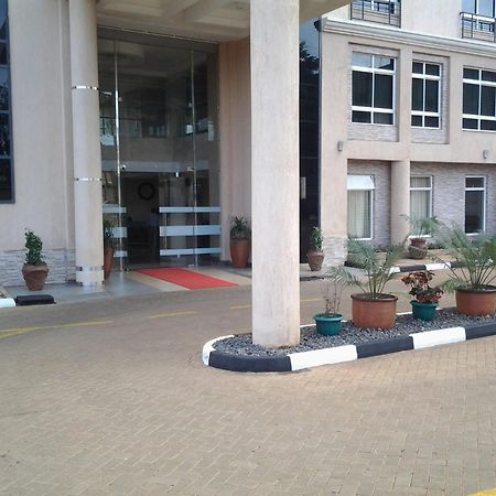 Three Steers Hotel Meru 外观 照片