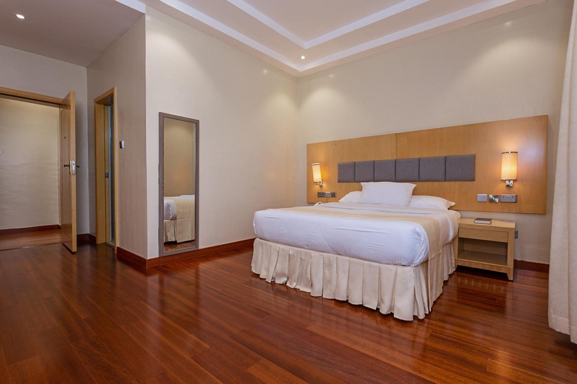 Three Steers Hotel Meru 外观 照片