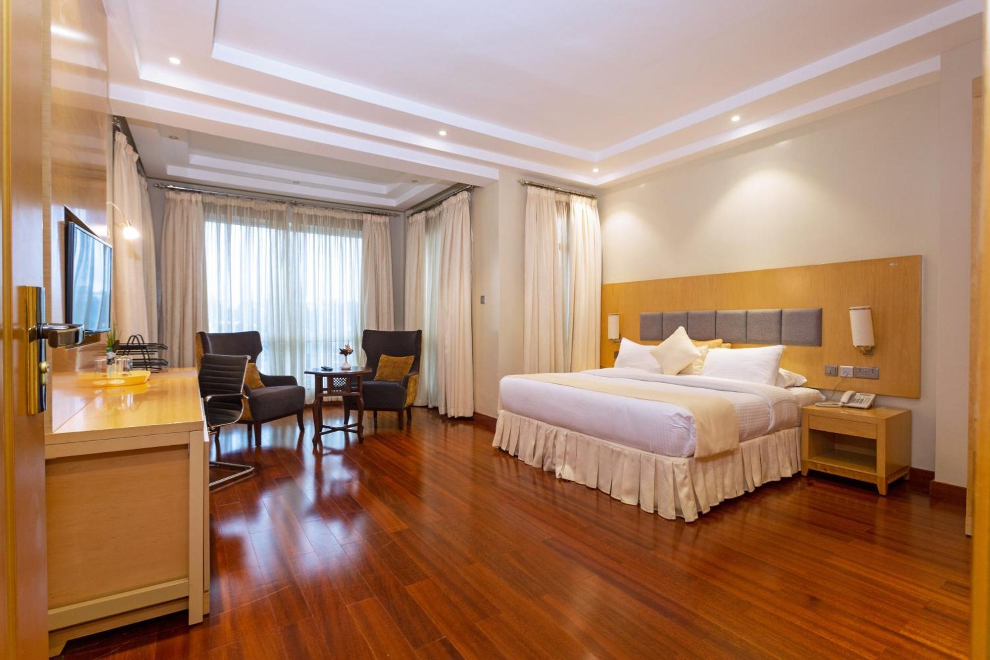 Three Steers Hotel Meru 外观 照片
